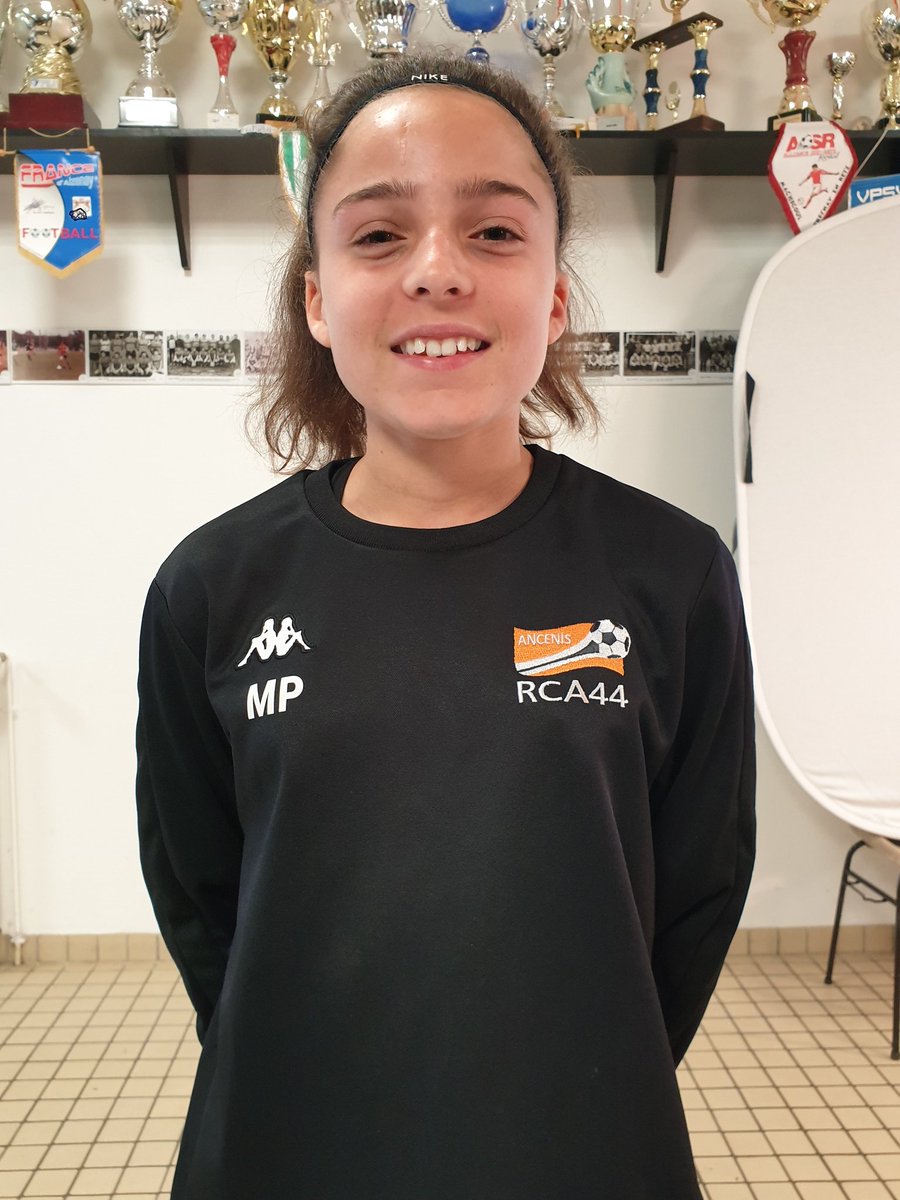 __Eliiise's tweet photo. Et 2ème stage Régional pour Manon ! ⚽️ #U14F #RCA44 🧡🖤 https://t.co/TtGrnQKrj2