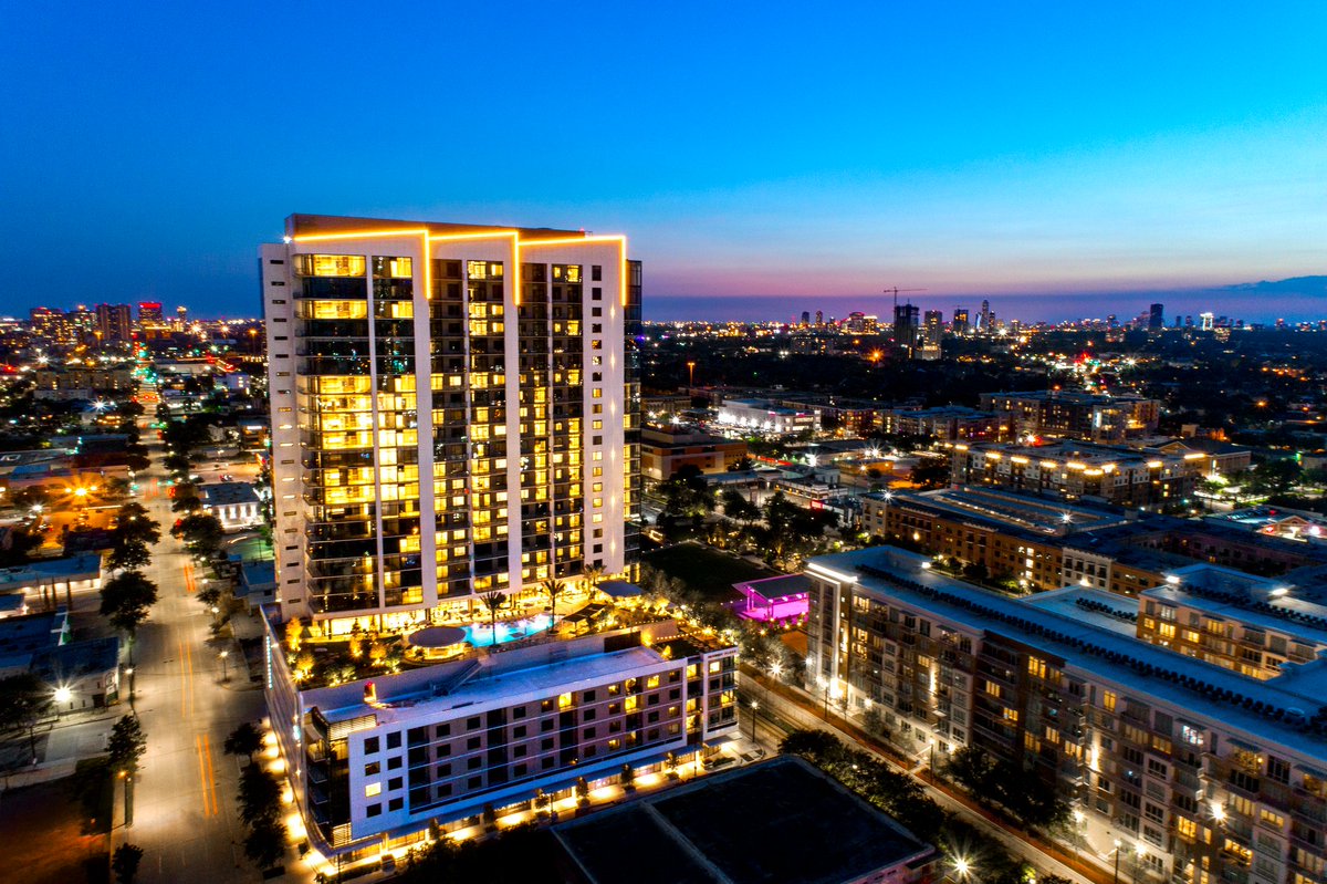 ZieglerCooper's tweet image. Midtown’s very first high-rise, Drewery Place, celebrated their grand opening earlier this month. Drewery Place focuses on lifestyle, technology, community, and walkability. 🙌🎉🥂 

#ZCA #ZieglerCooper #urbanresidential #mixeduse #luxurylifestyle #midtown #houston #walkability