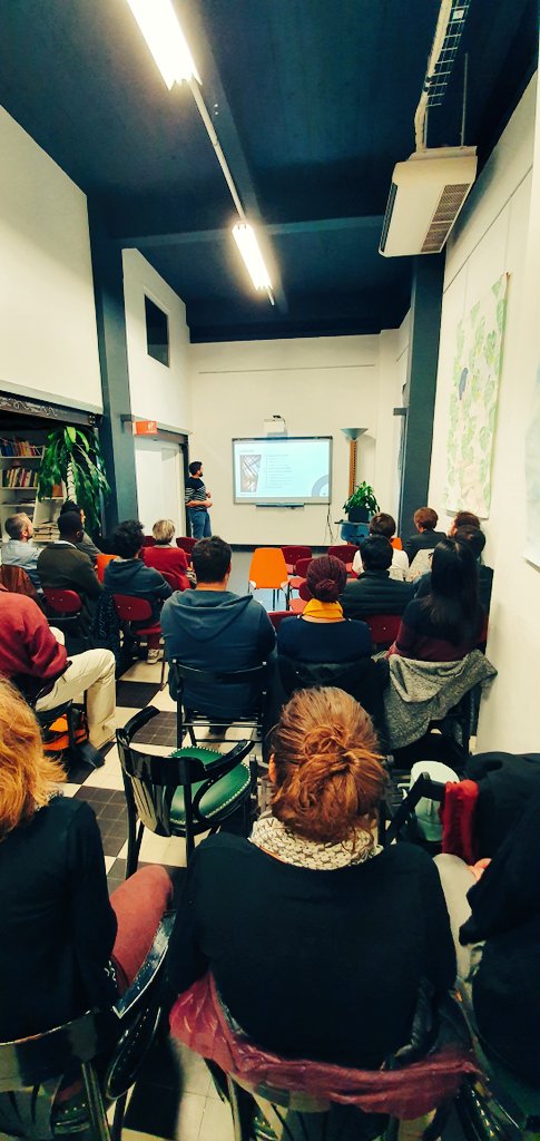 .<a href="/quentin_fresnel/">Quentin Fresnel</a> en place pour présenter le #DeepLearning au #DatApéro 😎