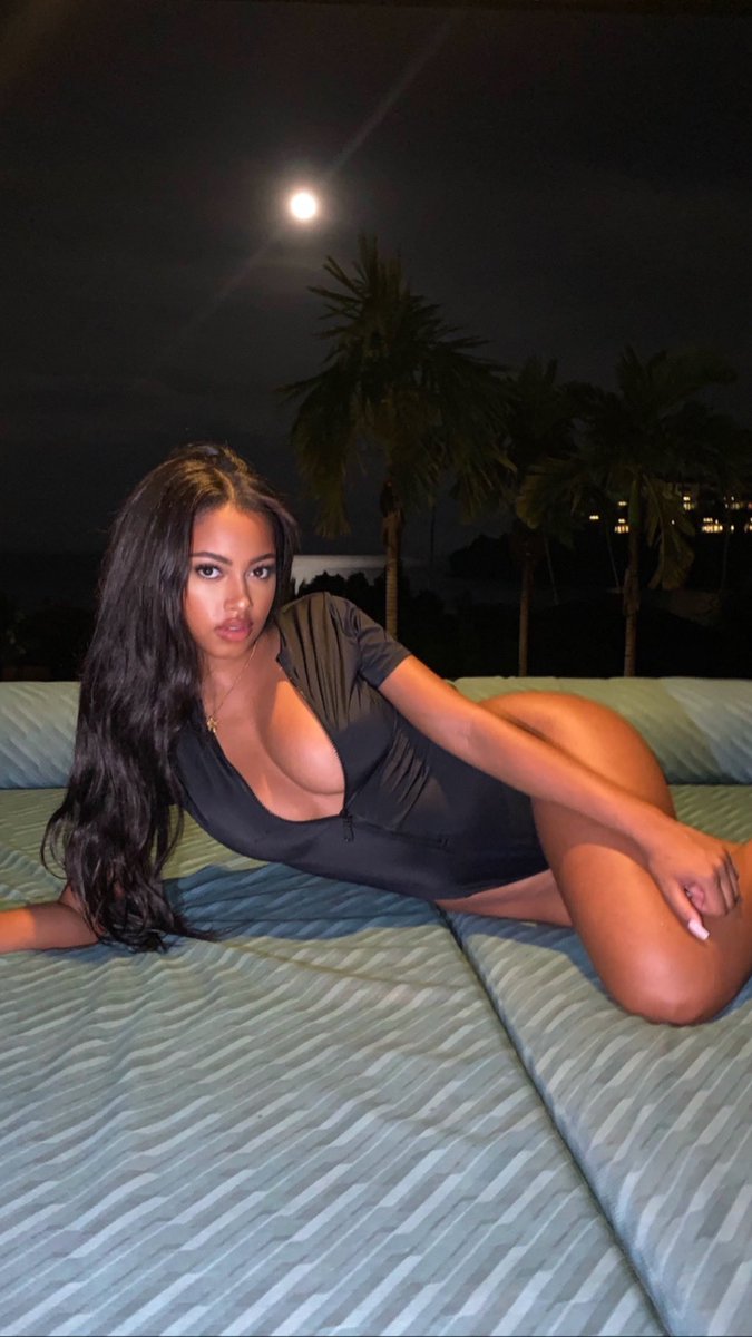JONICA 👼🏽 (@jonicakeating) on Twitter photo 2019-11-14 00:05:57 I could be your private island I could be your private island