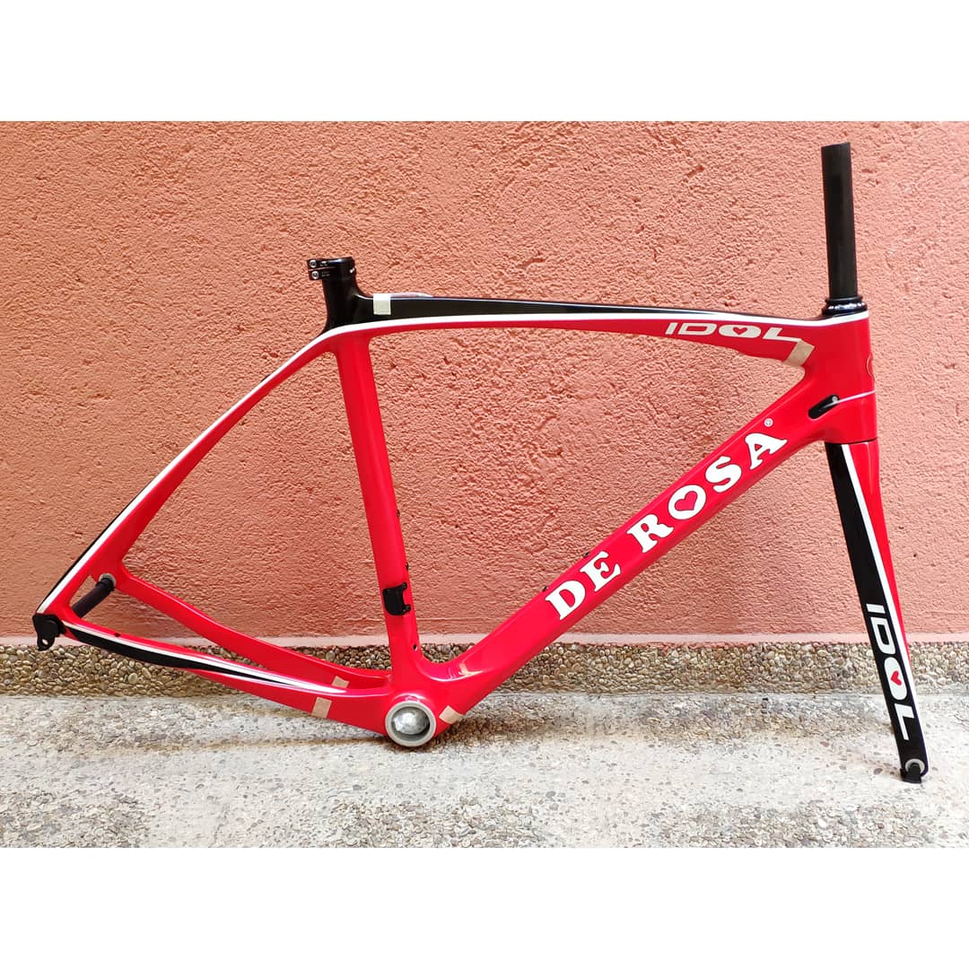 Cuadro De Rosa Idol. Magnífico y muy bonito ♥️
.
.
De Rosa Idol frame. It looks great and too beautiful ♥️
.
.
#bikeshop #bike #bici #bicicleta #cycling #madrid #bicicletamadrid #pornbike #porncycling #cyclinglife #roadbike #ciclismo #bikelife #derosa #derosabikes #derosaidol