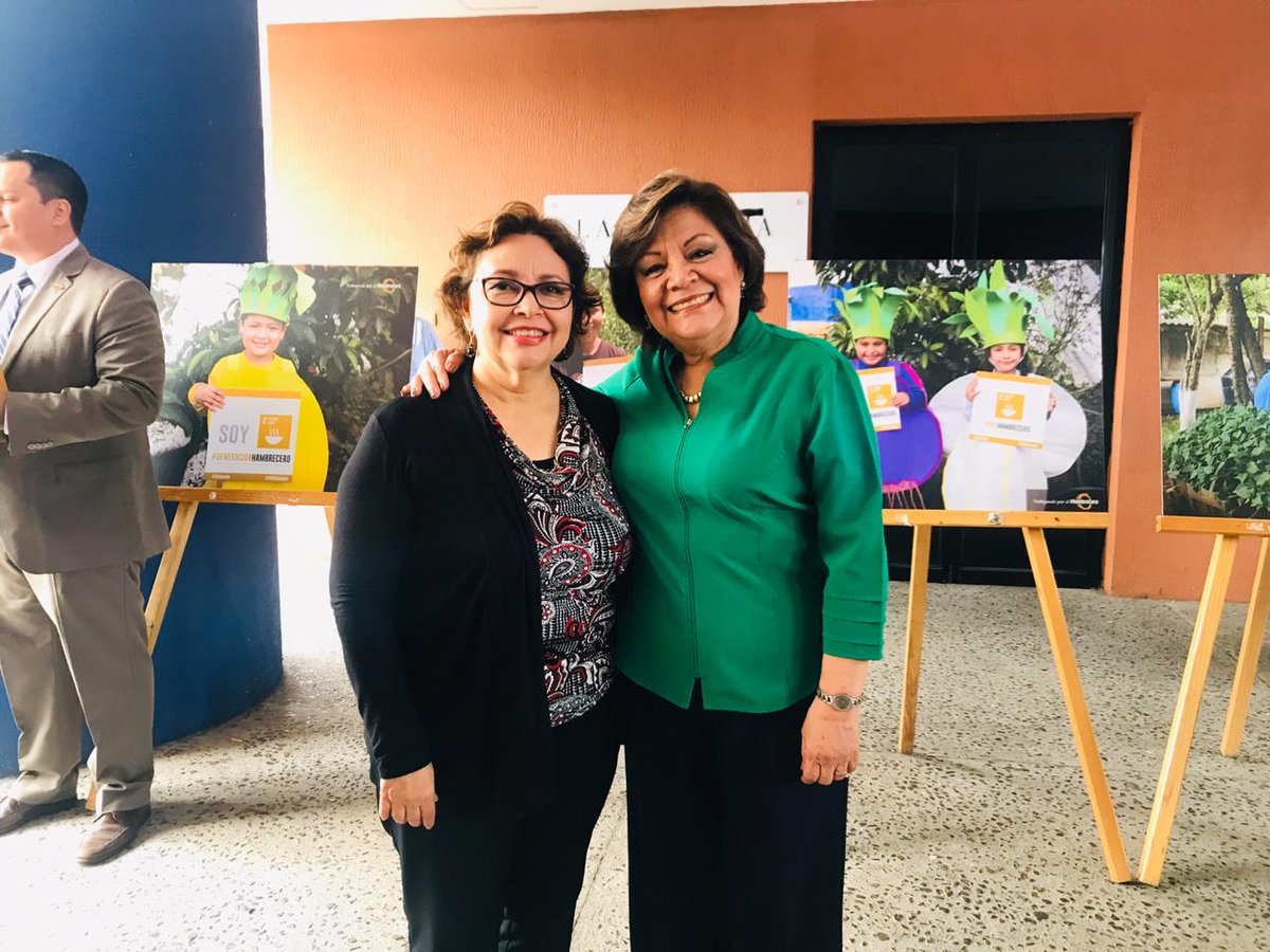 PROGRESANSICA's tweet photo. #EnDesarrollo | @Patriciapalmadf directora de @PROGRESANSICA participa en la celebración del #DíaMundialDeLaAlimentación en #ElSalvador y comparte con la Directora Ejecutiva de la @Conasan_SV🍎🥕🍞🥩🍉🌽#HambreCero #ODS2 #Agenda2030 #WFD2019 #DMA2019  #UEenCentroamérica https://t.co/YoyCVPmwKU