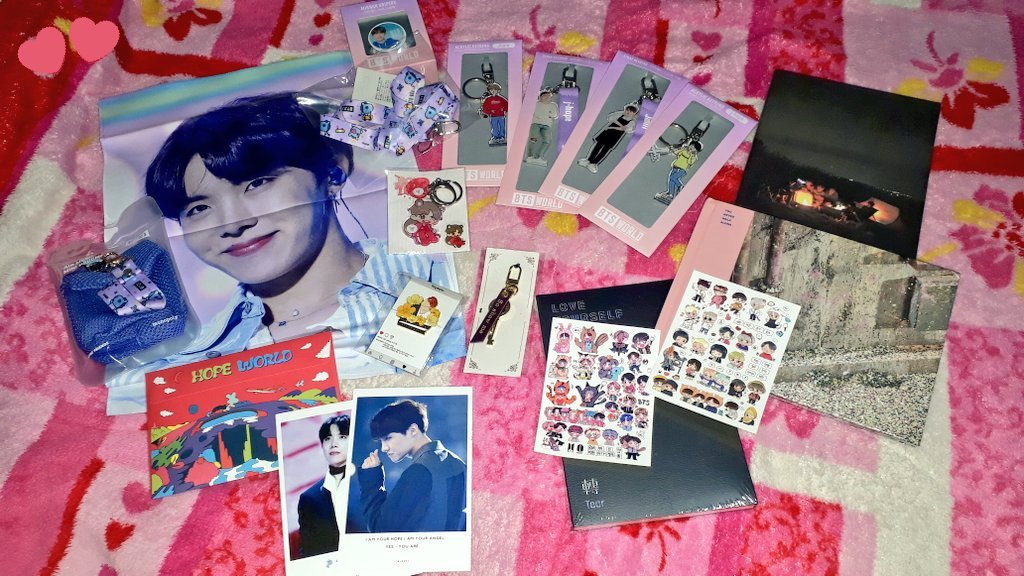 Gracias @hoseoked218 por todos los Go's que abres 💜🥺 por fin me llego 🤩, me encanto absolutamente todo estoy mas que feliz con mis cositas de mi bebé Hoseok ☀️🌸😊
Also thank you very much @anggonim, @Btshertz, @watersmell_ (I fell in love with the Hobi😍 Stickers), etc.