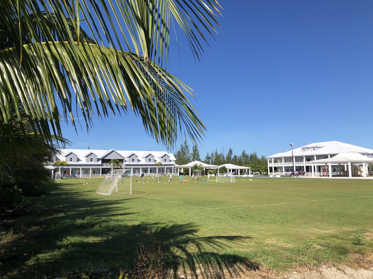 WPSB_Head's tweet photo. A simply beautiful day at #windsorschoolbahamas from all angles. #bahamas #outside #sun #happy #teaching 🇧🇸🏝 https://t.co/3E78Sr4pY4