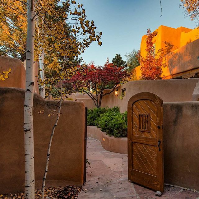 CCompound's tweet photo. Breathing in #autumn air
.
.
.
#fallishere #seasons #santafenm #santafe #santafenewmexico #simplysantafe #vacationrental #fodorsbest #newmexico #nmgrammers #visitnewmexico #travelnm #thecitydifferent #landofenchantment #nmtrue https://t.co/PwVHzmlyE3 https://t.co/t3BgX4b3Ft