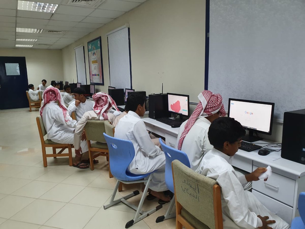 hay1438's tweet photo. لقطات جانبية لدورة الانفوجرافيك في الحاسب الآلي
إلقاء المدرب أ/ أسامة المطيري https://t.co/h3sHz78jkV