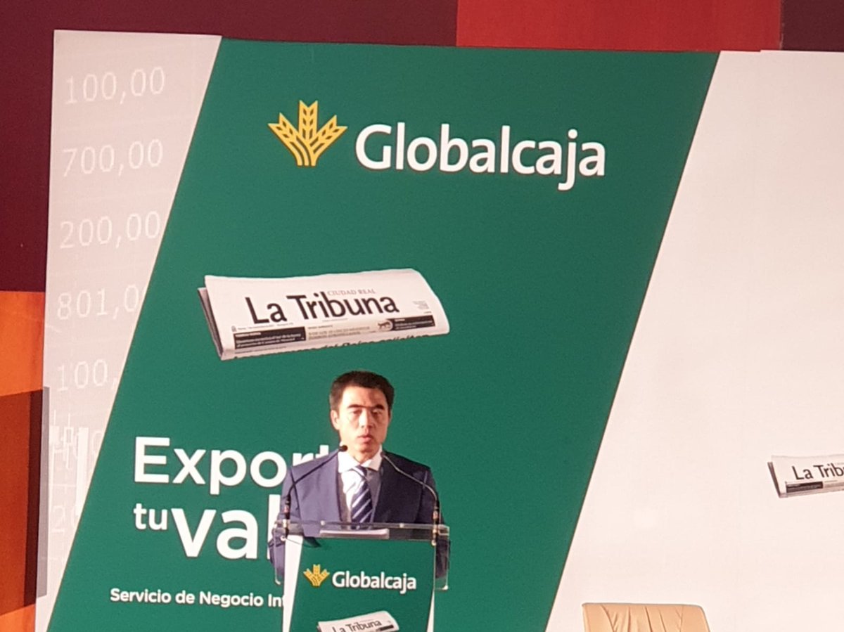 SomosGlobalcaja's tweet photo. El Ministro Consejero de la @ChinaEmbEsp, D. Yao Fei, destaca "La creación del Foro para la Cooperación Internacional impulsa la iniciativa de la "Franja y la ruta", basada en la milenaria ruta de la seda, con beneficios para todos los países participantes" #vforoexportatuvalor https://t.co/HdoKgeW2Yk