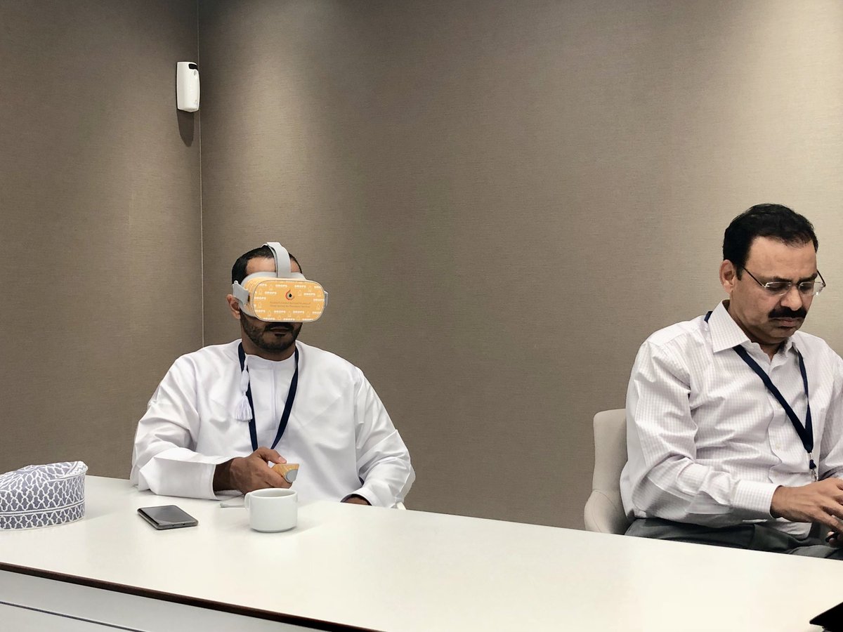 DropsOmanChapt1's tweet photo. بالتعاون مع @opal_oman استقبلت لجنة دروبس عمان التطوعية ممثلين من مؤسسة CAP الهولندية المتخصصة في تطوير أجهزة التدريب بالواقع الإفتراضي للتوعية عن مخاطرالاجسام المتساقطة وذلك لغرض تقييم الجهاز ومدى فاعليته للتوعية. شكراً @Shell_Oman لإستضافة الإجتماع. 
#الأجسام_المتساقطة_قاتله https://t.co/tw8wGoVsNP