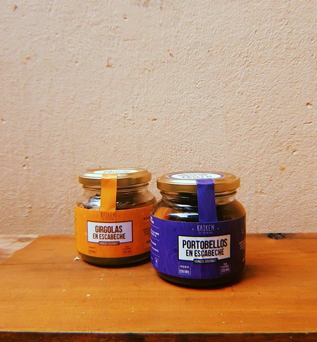 mpuntoverde's tweet photo. Estos hongos en escabeche de @kaikencultivo son la gloria ¿Los probaste? Hay portobellos y girgolas preparadas con las especias mas deliciosas. Sin conservantes ni saborizantes. 🌿Te esperamos todos los miércoles viernes y sabados de 10 a 19hs en Av D… https://t.co/b3FGGQFu2P https://t.co/iTCbe3XoMn