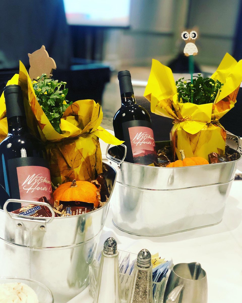 ColliersMSP's tweet photo. Colliers is excited to be sponsoring today’s Minnesota Commercial Real Estate Women #mncrew luncheon “Boarder Crossings: Benefits and Challenges of International Commercial Real Estate” we were excited to put together some fall themed centerpieces for a fun giveaway! https://t.co/uLmhk9Ykpy