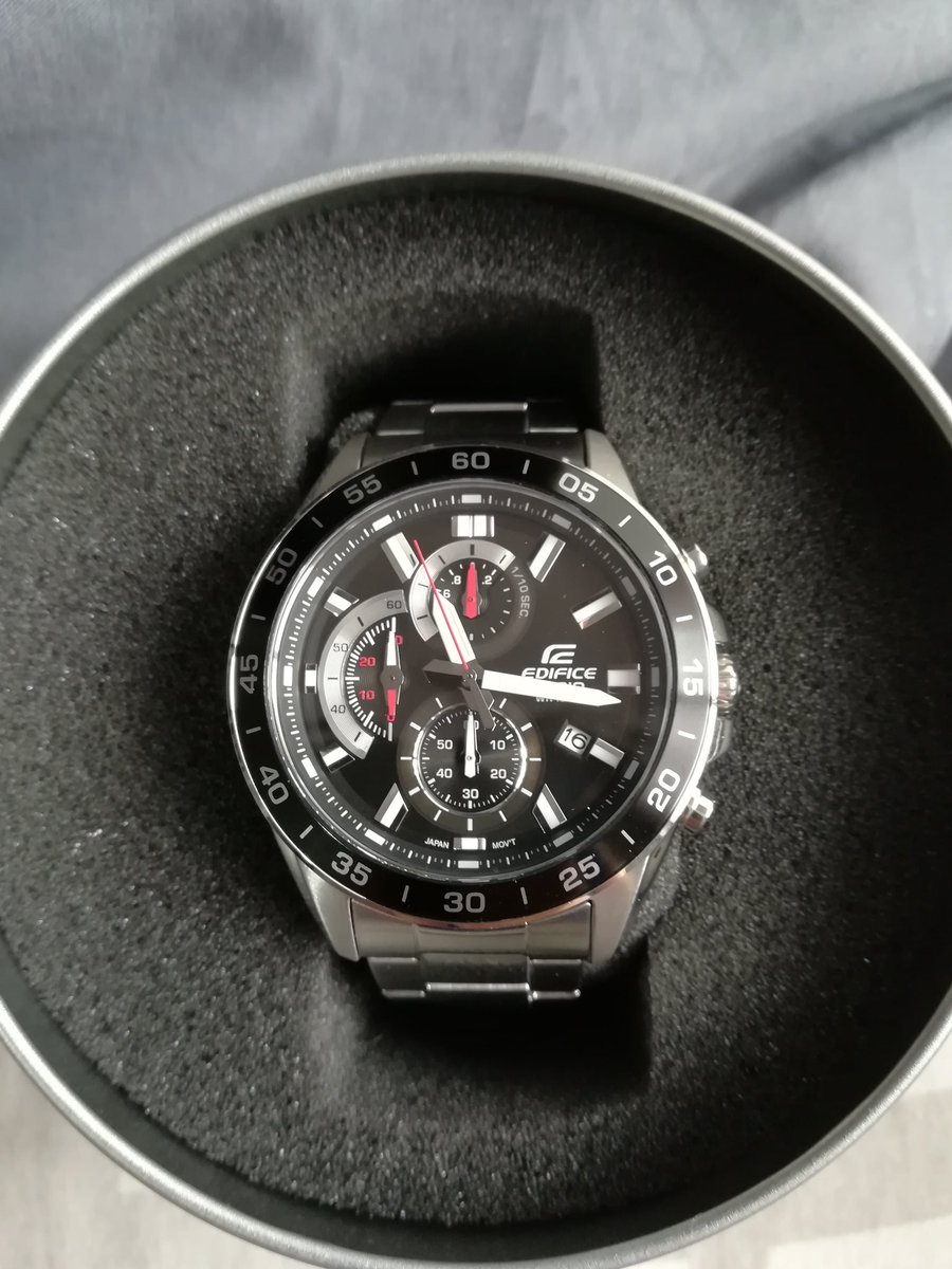 Adrian_Arce86's tweet photo. @elrelojeromx Buen día a todos, miren yo se que no es un super reloj a comparación de otros pero este tiene doble valor, primero por que es un regalo de mis padres y el segundo por que es mi primer chronograph, me siento muy contento 😁😀😁😀 espero y les guste!! https://t.co/x81Z60pRHs