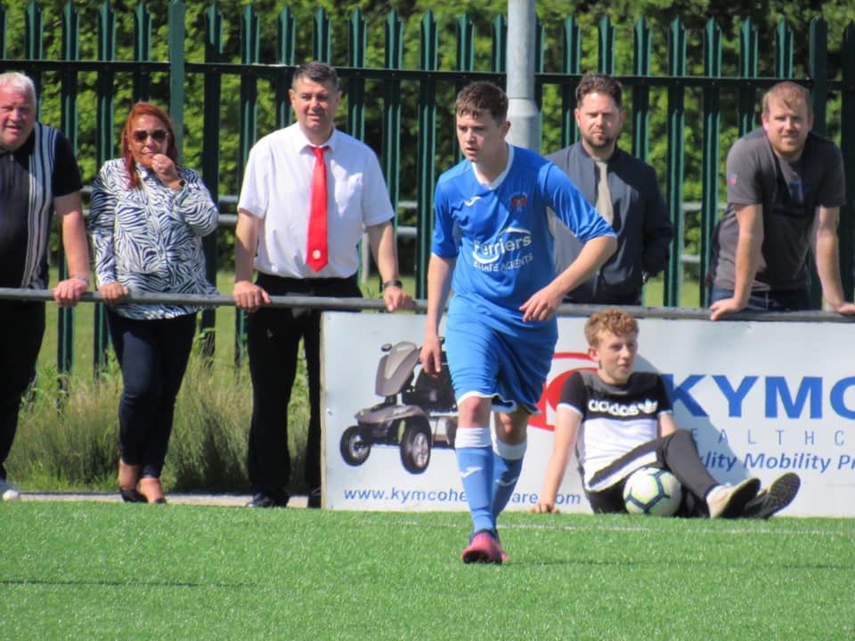 MaestegPark2010's tweet photo. ⭐Player profile⭐

Name: Shaun Mizen
Position: Anywhere
Sporting icon: Lord Bendtner
Football team supported: Swansea
Favourite team mate: Kai 🥶
Best/worst drinker: Scott Sainsbury/ JGarfs
Best laugh: Luke maccatoots
Longest in the shower: Ashton🍆

@shaungmizen 
#DOGTITS https://t.co/vzoyZb7wCe