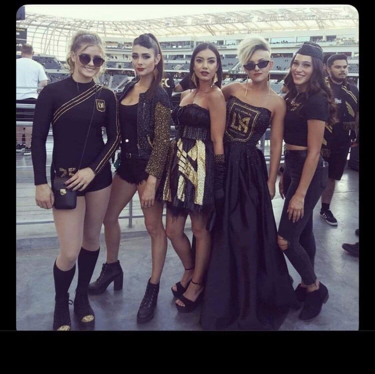 Jrodius's tweet photo. Photos like this is why I can’t ever be an LAFC fan. https://t.co/Vxy3qy6DoB