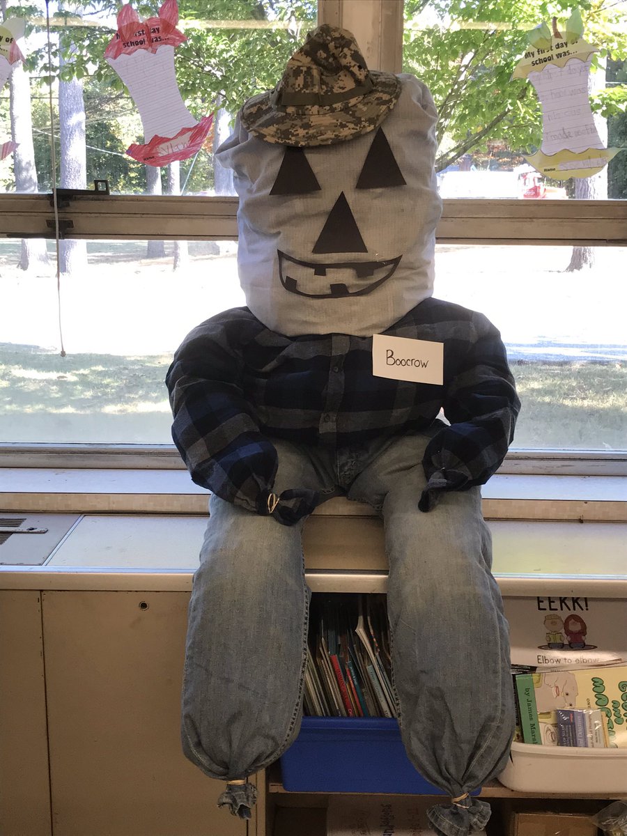 B3FirstGradeWS's tweet photo. Introducing “Boocrow” our 2019/2020 classroom scarecrow. https://t.co/9ZPbn0EnCf