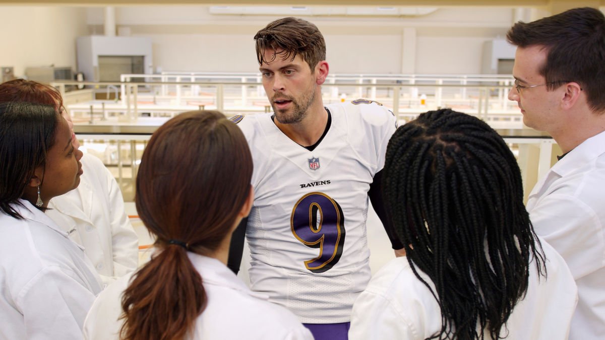 Scientists Pretending To Be Interested In Kicker Offering Up Brain For Research trib.al/nOHLQAp