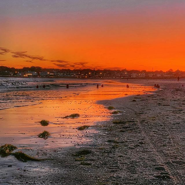 365DaysofBaking's tweet photo. โNor spring not summer beauty hath such grace as Iโve seen in one autumnal face.โ ~ John Donne
.
Sunset over Narragansett Beach in Narragansett, Rhode Island.
.
#narragansett #narragansettbeach #narragansettri #rhodeisland #iloveri #401love #beachlife #bโฆ https://t.co/GDuGeaI3GU https://t.co/Wx1EsGEOfk