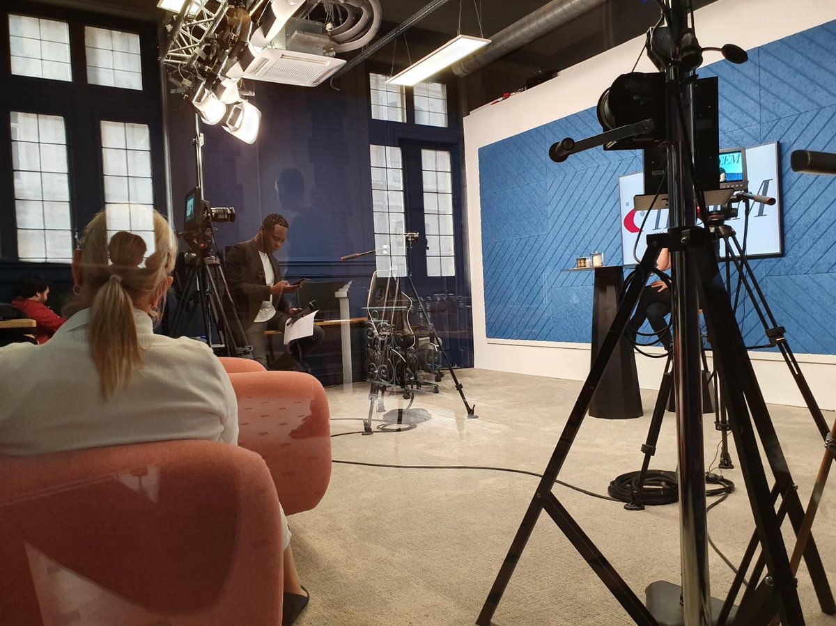 Production vidéo &amp; Live streaming ; chez 
<a href="/GroupeDing/">Ding</a> nous vivons et respirons la vidéo.

Ce qui nous rend spécial, nous savons diffuser en direct et en simultané vos évènements sur l'ensemble des réseaux sociaux (FB, Tw, Ln, Yt, Insta) de n'importe où y compris de notre studio