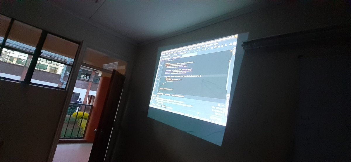 gdsc_meru's tweet photo. @frankline_kihiu taking us through the Android session🔥

What we covered; 
▪︎Git and Github basis.
▪︎Finished our first Beginners app😋👍

Join us every Wednesday where @EstherWhambuoy will be taking the Beginners team and @frankline_kihiu the Intermediate team.

Cheers😎 https://t.co/HBXdp7YX3T