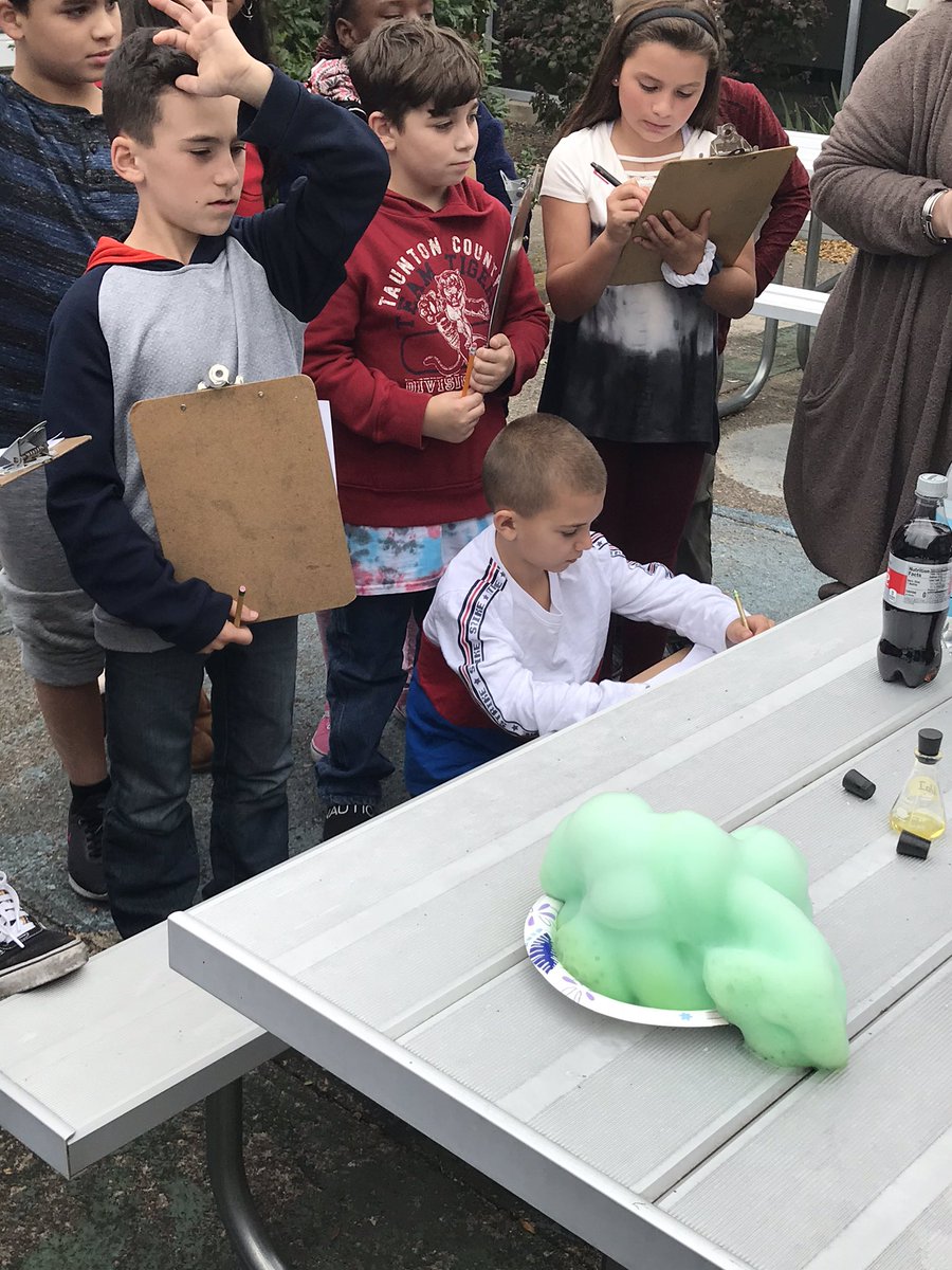 Amancini210's tweet photo. Phenomenal phenomena in fifth grade today to kick off our science study of chemical and physical changes! @cristybredice https://t.co/IOuhhPc1nj