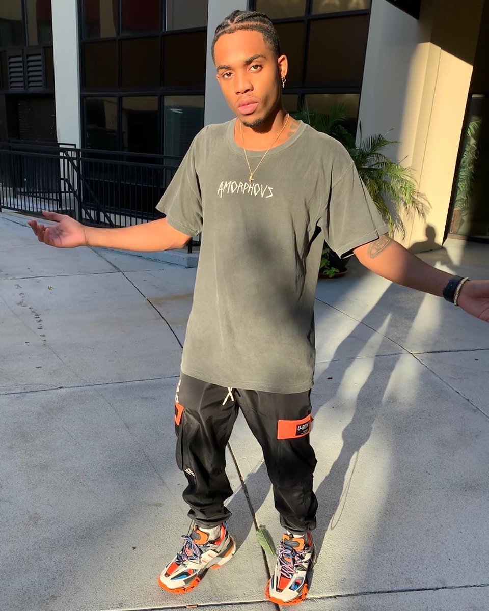 leezuss's tweet photo. Idk how I do it🥵 https://t.co/S2w5VhAI3m