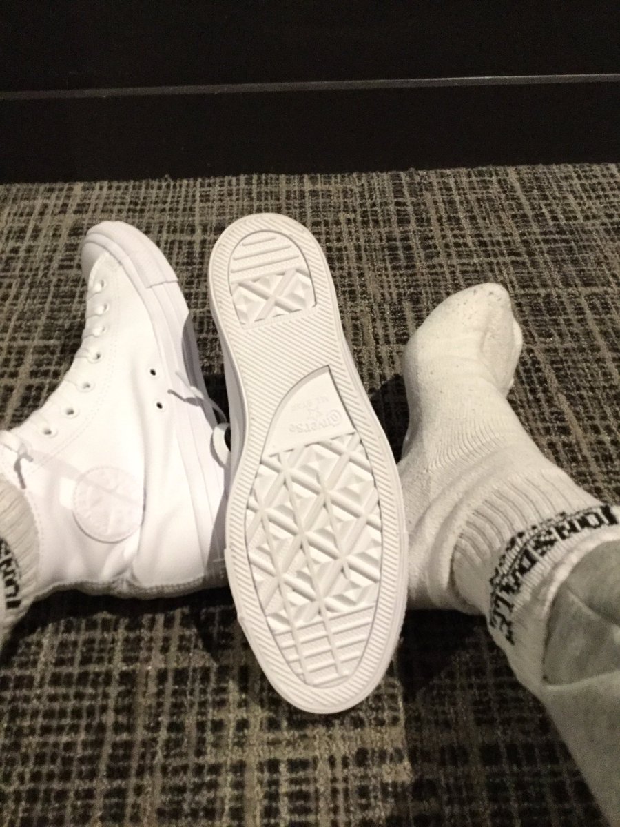 ConsFetish's tweet photo. Time to break these bad boys in...Looking forward to dirtying those white soles #chav #whitecons #conversefetish https://t.co/ubB5orhiD7