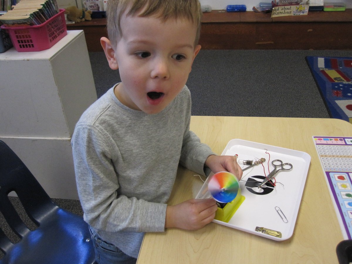 scdscommunity's tweet photo. Last week, Ms. Bauer and Ms. Hartman's grade 1 students culminated their unit on electrical interaction by lighting up light bulbs, running motors to turn propellers, and making color wheels! https://t.co/1RRPzpvqzj