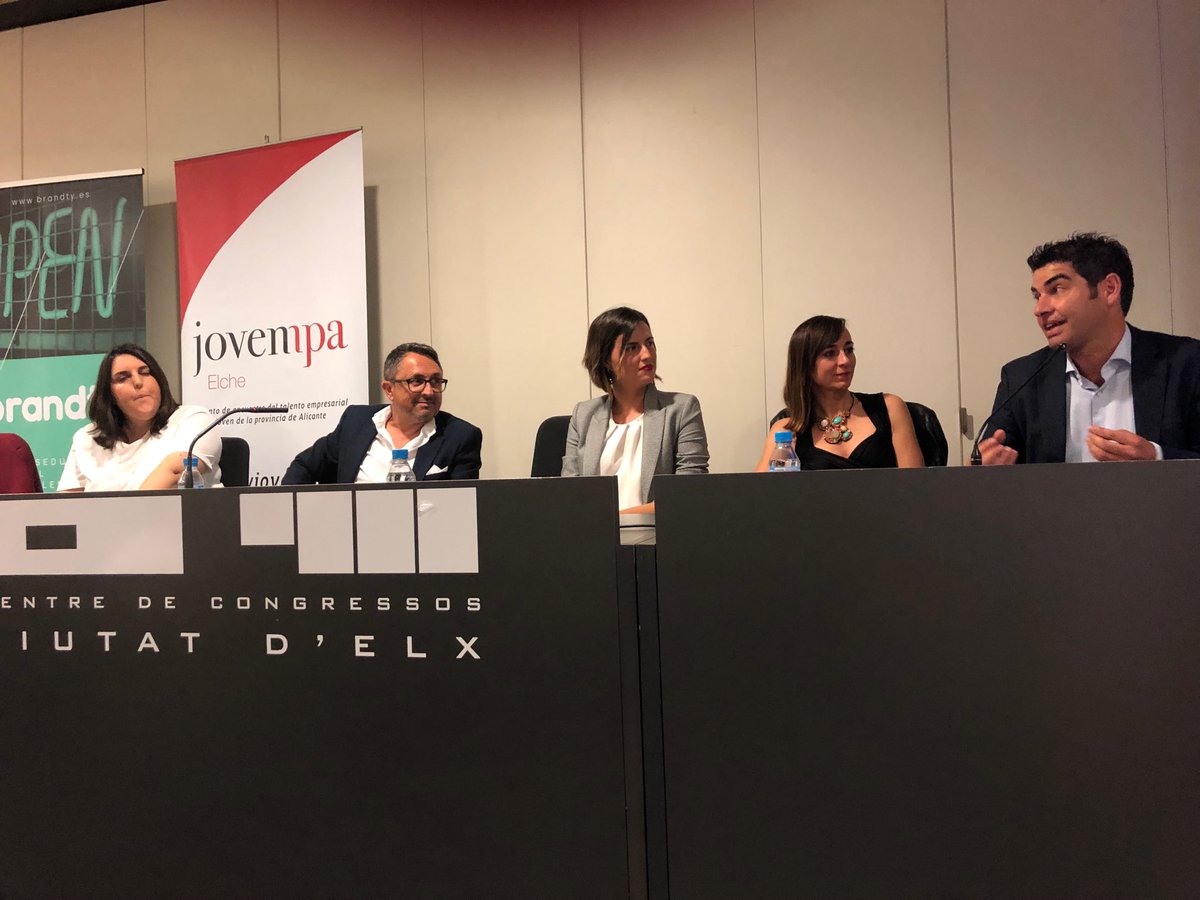 ¡Si tuviéramos más directivos como este quinteto, este país nuestro se salía del mapa! Gracias ⁦<a href="/Brandty_Es/">@Brandty</a>⁩ y ⁦<a href="/Jovempa/">Jovempa Federación</a>⁩ por este #líderdetalento lleno de reflexiones y experiencias valiosas, #WinnerTakesAll