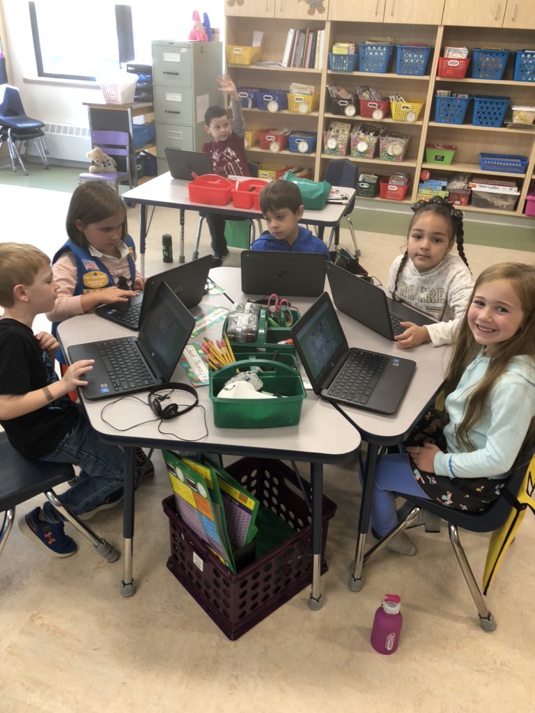 janetdancy's tweet photo. Our first day with Chromebooks!  Learning about the keyboard #firsties #technology https://t.co/4i4t0cNBbj