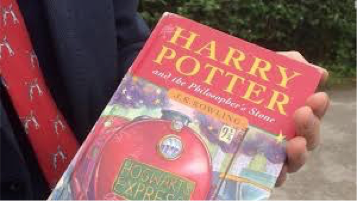 QuienDijoQue_'s tweet photo. #QuienDijoQue en #Literatura: Libro de US$ 34.500 de Harry Potter, ¡y con errores ortográficos! https://t.co/iNvpptvOLn