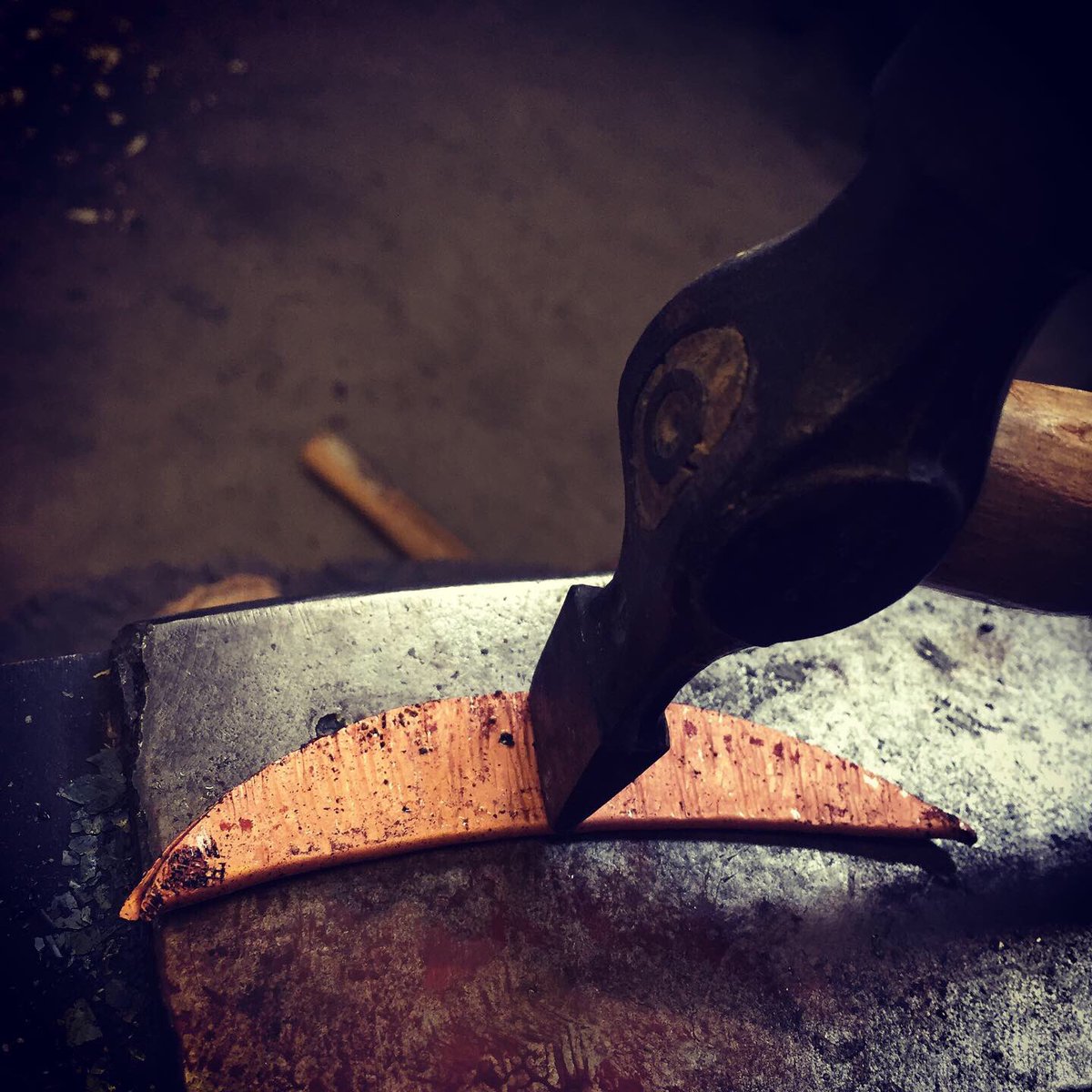 TeaAndTools's tweet photo. Some more stages #tinsnips #annealing #folding #bossing https://t.co/R0LTaamTXA