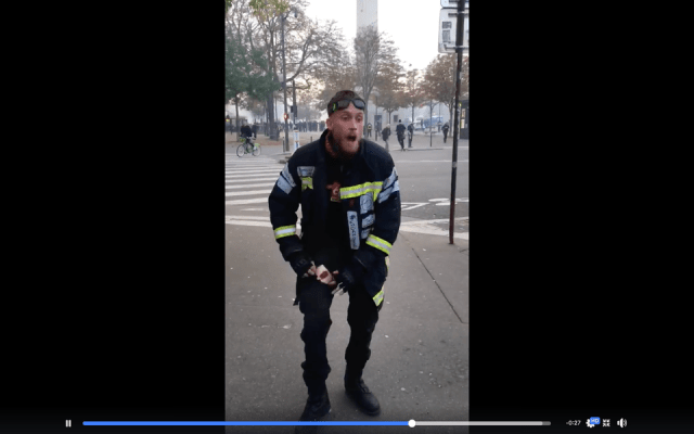 buzz_mania_Off's tweet photo. Vidéo: Un Pompier explosé à la cuisse par les Forces de L’ordre., plus d'infos : https://t.co/zLsL1YMJQp https://t.co/UBdyEY3F2m