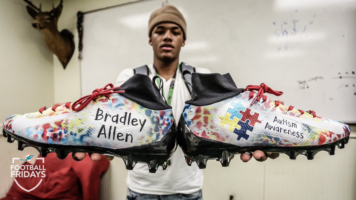 Alum Troy Drayton surprised <a href="/db_bucksfb/">Coach Glenn: Essential Decisions Consulting</a> RB Jaylan Knighton with custom cleats made by <a href="/solesbysir/">Marcus</a> to raise awareness for autism. #MyCauseMyCleats #JuniorDolphins