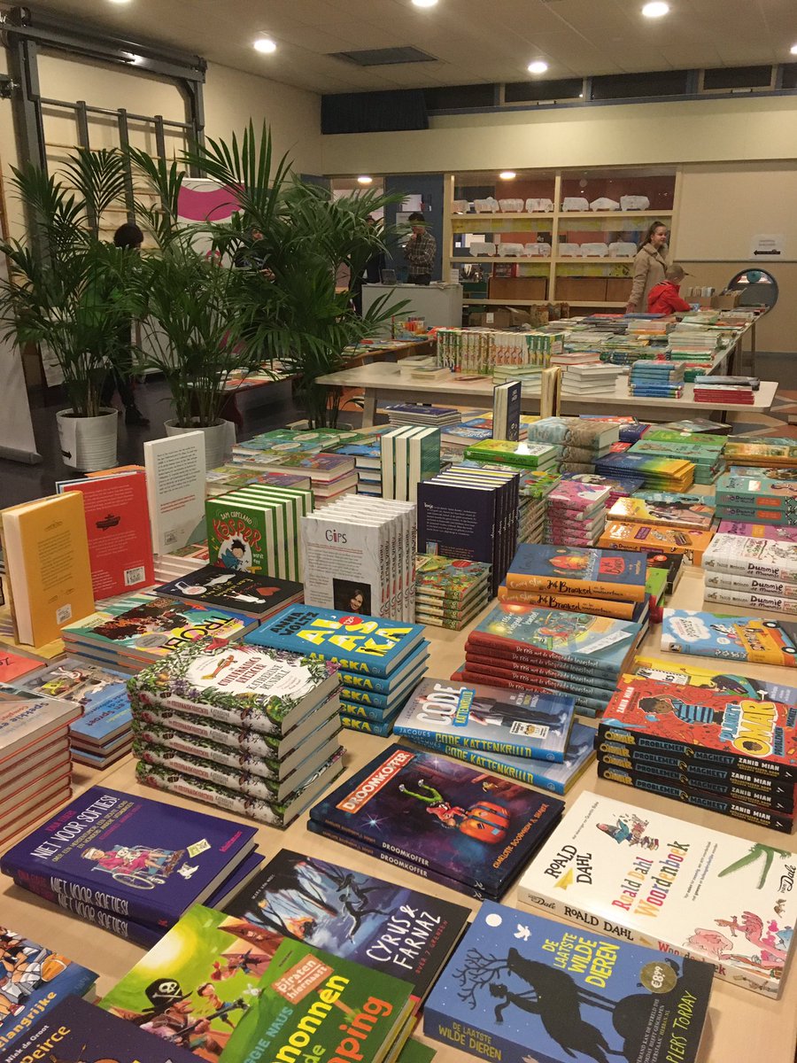 Boekenmarkt van Het Keizerrijk in De Ark. <a href="/hetkeizerrijk/">hetkeizerrijk</a>