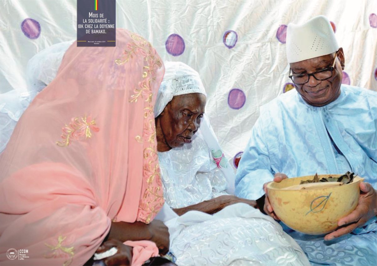 PresidenceMali's tweet photo. Le Pdt #IBK a rendu visite, cet après-midi à  la doyenne de Bamako , Mme Diarra Kadia TOGOLA dite Aya âgée de 128 ans,  à Djicoroni -Para dans le cadre de du mois de la Solidarité. https://t.co/wEcyRPBSBQ