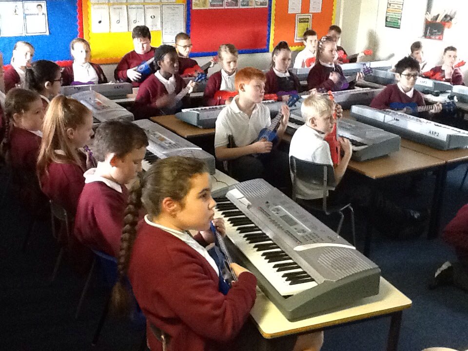 We love learning the ukulele with Mrs Coleman. 🎼 #music #learnaninstrument @MabLanePri