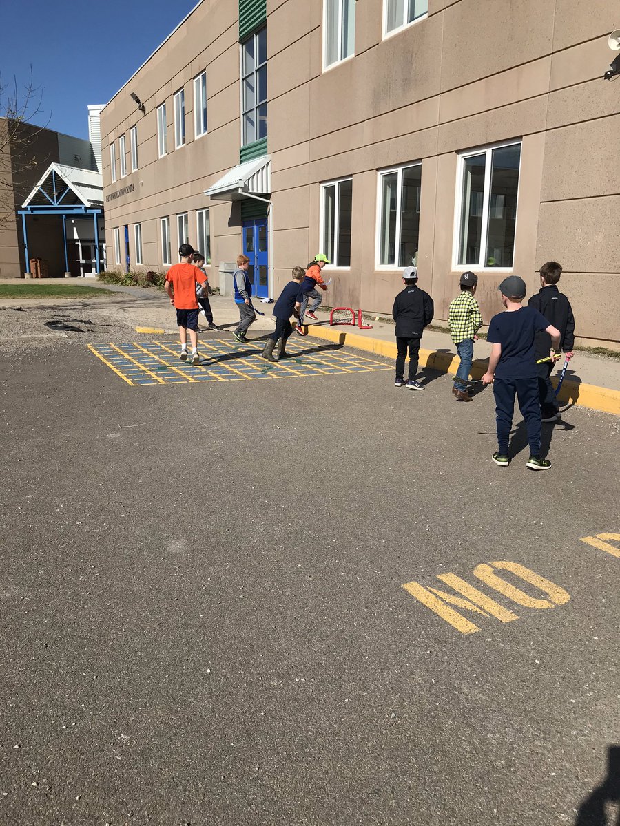 BayviewEdCentre's tweet image. Enjoying the sunshine and warm weather in October! #ministicks #outdoorfun #OctoberVibes