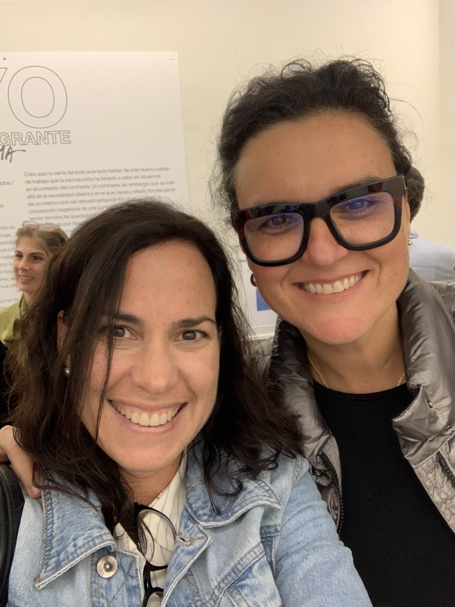 Flowercitas's tweet photo. Que buen plan haber pasado por donde los amigos de @LAPLATAFORMABCN y encontrarme con mucha gente y amigos. Gracias, @raymacaricatura y Trina de @imagoisonaction 💙 ¡que sigan los éxitos! Estuvo espectacular #YoInmigrante https://t.co/6iuYL7sK6J