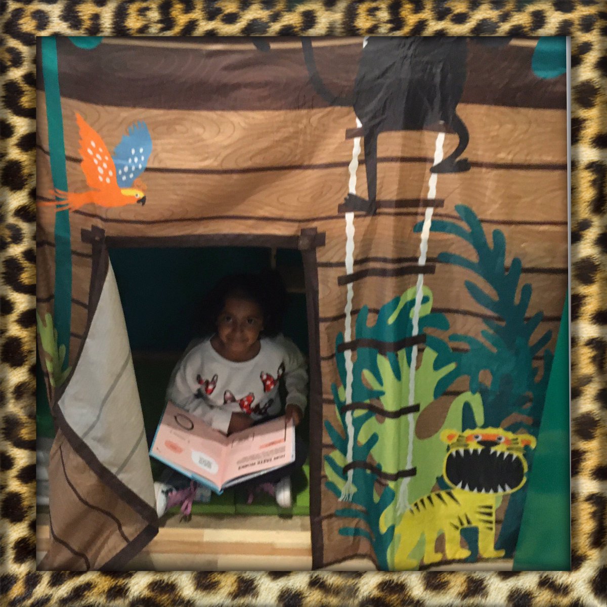 K4M_K4M's tweet photo. @HIAMissGhag @HIAMrHughes @HIAMissJethva #readingchallenge! https://t.co/DkiYroSolS