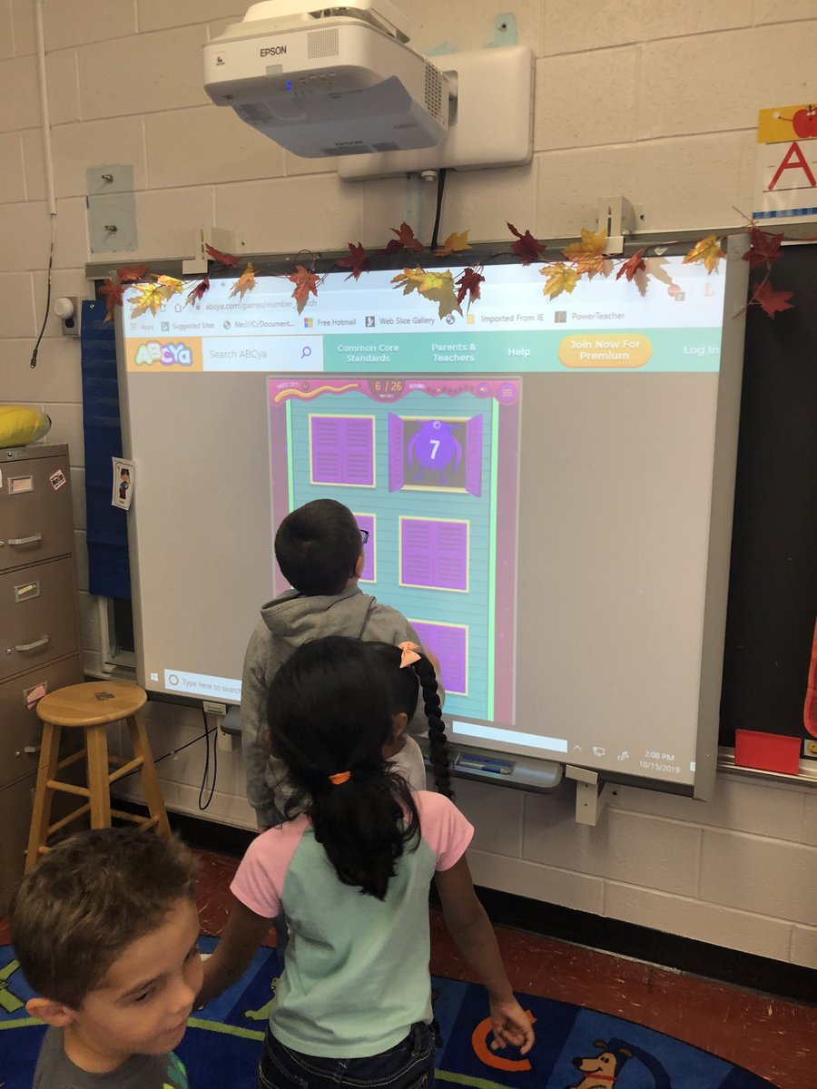 LabrosseKristy's tweet image. Math workstations with a Halloween 👻💀☠️🧙🏼♀️🦹🏼♀️🧛🏽♀️🧟♂️🎃🖤🧡 twist! #NMUKNIGHT @NMGibbs_NJ #spookymath #Kindergarten #patternblocksrock