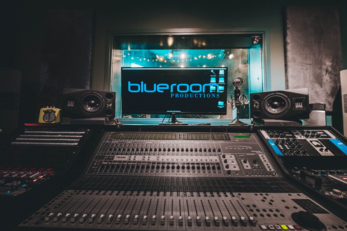 BlueRoomDC's tweet image. Interested in learning how to use this equipment? Check out our website at BlueRoomMusicStudio.com for more information on Audio Engineering courses. 
-
-
-
#blueroom #DC #DCmusic #DMVmusic #audio #audioengineer #recordingindustry #livemusic #bands #studio #studiolife #singer