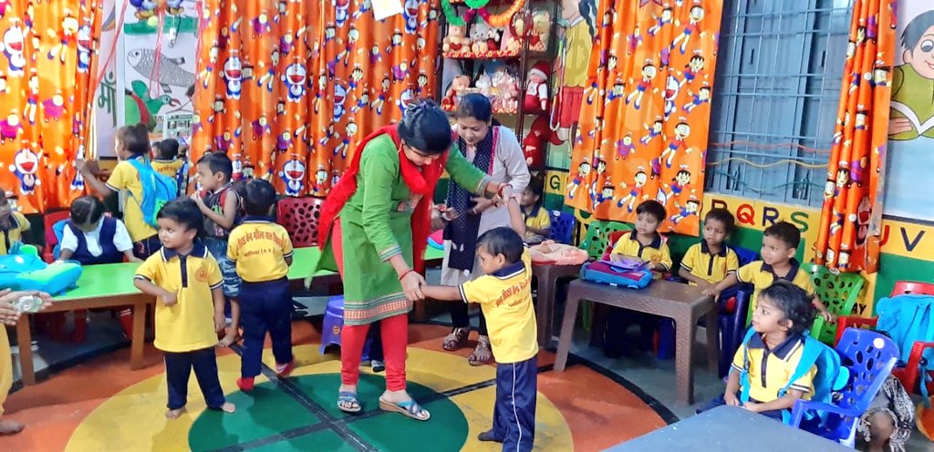 ecce_saurabh's tweet photo. ये सिर्फ आंगनवाड़ी नही,कर्तव्यभूमि है हम #ecce_समन्वयकों की..और इसको भव्य स्वरूप देने में कतई कसर नही छोड़ते हमारे समन्वयक साथी।
आखिर #चाइल्ड_फ्रेंडली_वातावरण होगा तभी तो बच्चे आंगनवाड़ीकेंद्रों के प्रति आकर्षित होंगे #ecce_coordinatorsMP 

@OfficeOfKNath @SyedZps @ImartiDeviINC https://t.co/jTIZ72Gg9U