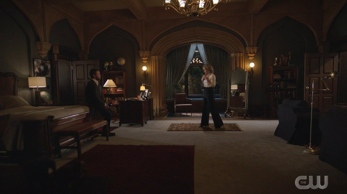 itakha2015's tweet photo. It doesn't get any less emotional rewatching it! #ArrowFinalSeason #ArrowPremiere https://t.co/FlmtLPbFhw