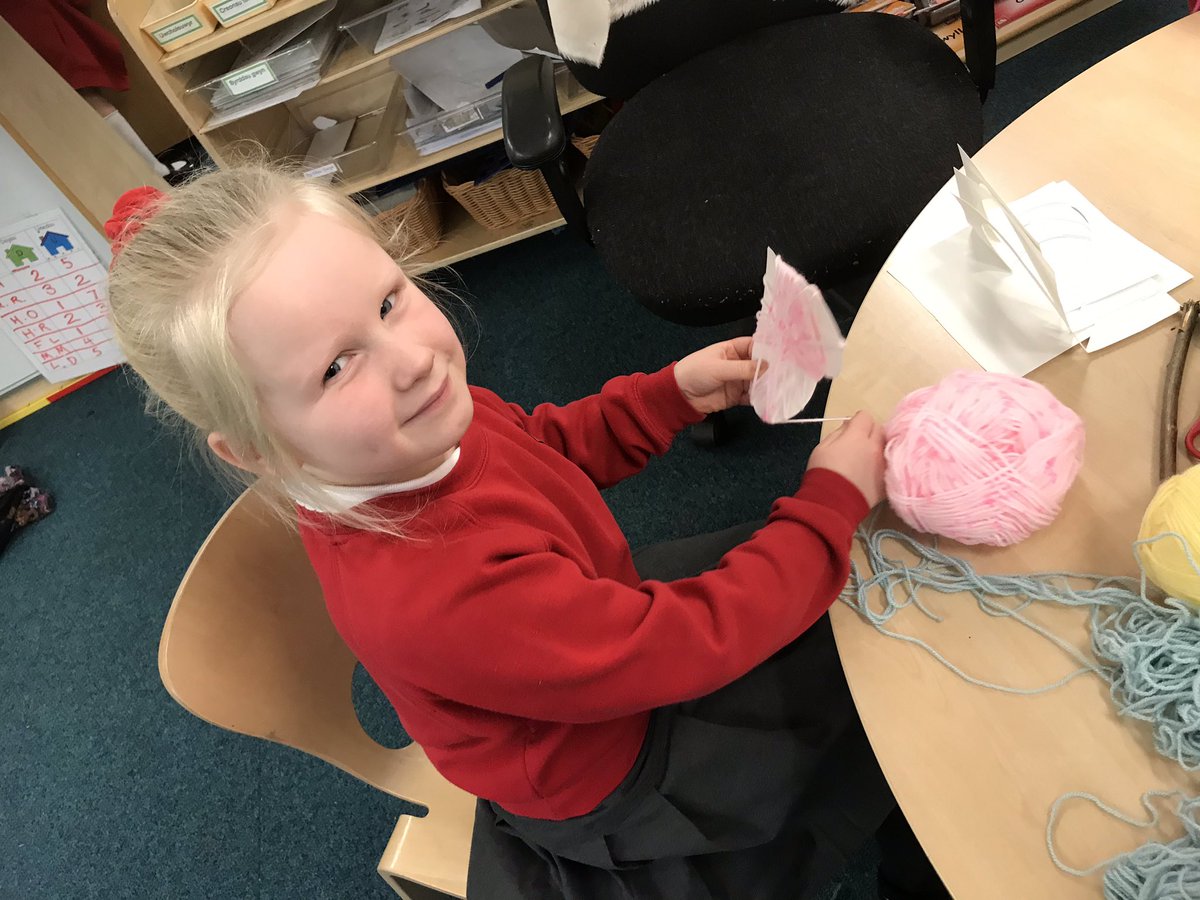 Ysgolbodalaw's tweet photo. Ailgylchu ac ailddefnyddio! Mae disgyblion Blwyddyn 2 wedi penderfynu ailddefnyddio deunyddiau i greu cynnyrch i’w gwerthu yn y Ffair Hydref #sbardun #ycawrmwyacrandynydre #llaisyplentyn @DyfodolC https://t.co/HfqqKSoBi6