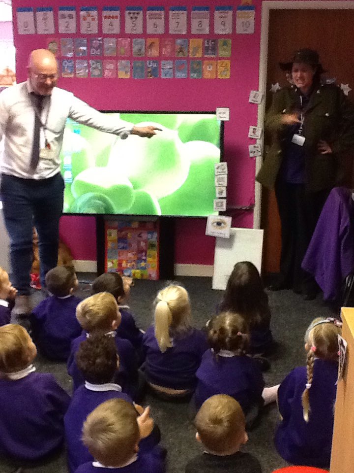 HillcrestNurs's tweet photo. In phonics today we played Noisey Neighbour. The children had to use their 'listening ears' and 'looking eyes' to make the same sound as the Noisey Neighbour. #PhaseOnePhonics https://t.co/5QppgdMHor
