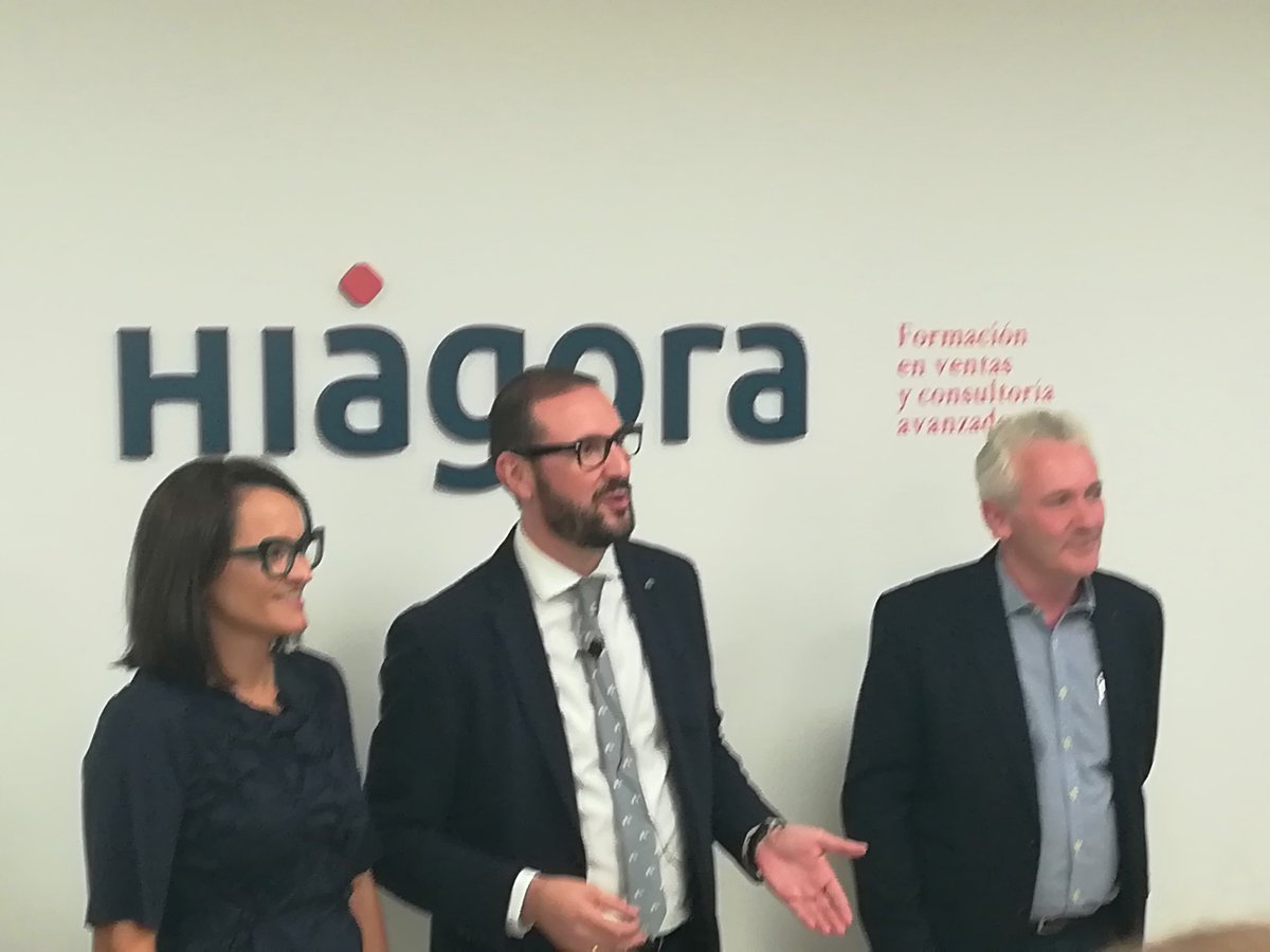 JonPlazaPerez's tweet photo. En el Décimo Aniversario de @Hiagora_EV. Felicidades por enseñar a las #empresas a #vender, y cuanto hemos aprendido de ti. Gracias por colaborar siempre con #proyectolunarMálaga y @cademalaga https://t.co/NGSA91FoMq