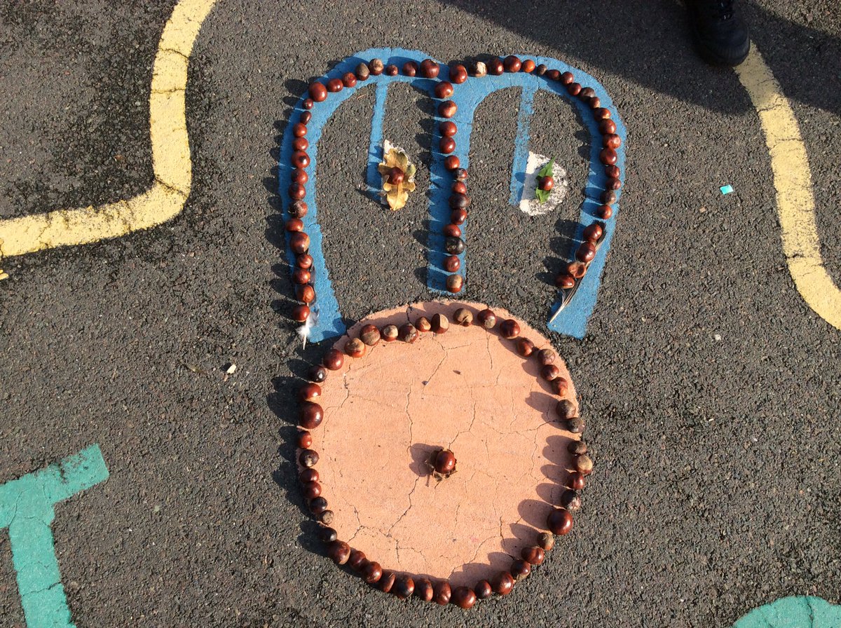 st_uttoxeter's tweet photo. Year 1 created ‘land art’ today using the autumn treasures collected on our walk the other week. https://t.co/2jqLQ9dJU4