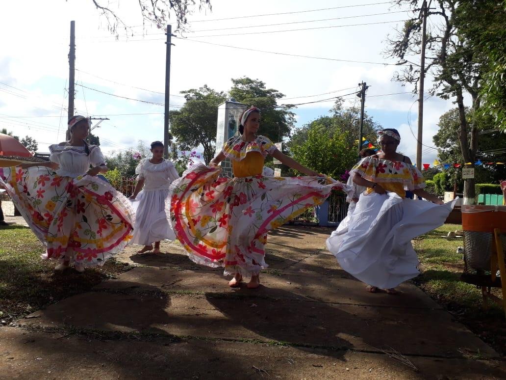 EsCulValle's tweet photo. En la feria del corregimiento de #Bitaco del municipio #LaCumbre nuestros niños beneficiarios de #RACValle por medio de las danzas tradicionales hicieron parte de este magnífico evento, reforzando su identidad y patrimonio cultural.
#LaCulturaSigueEnVos
@GobValle @cultura_valle https://t.co/0ReOPeYMEJ