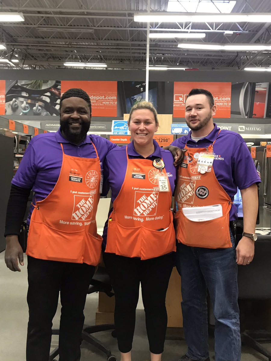 CAM Purple Shirt Day support! #managers #weloveourcashiers <a href="/JessicaMeaney3/">Jessica Meaney</a> <a href="/stevenlongmoor1/">Steven Longmoore</a> <a href="/DanielleKida1/">Danielle Dion Korell</a>