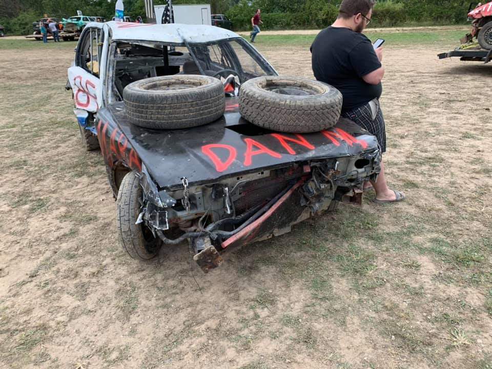 Fat_tony8's tweet photo. Pictures from the derby cars dead lol https://t.co/34IrBiQkWd