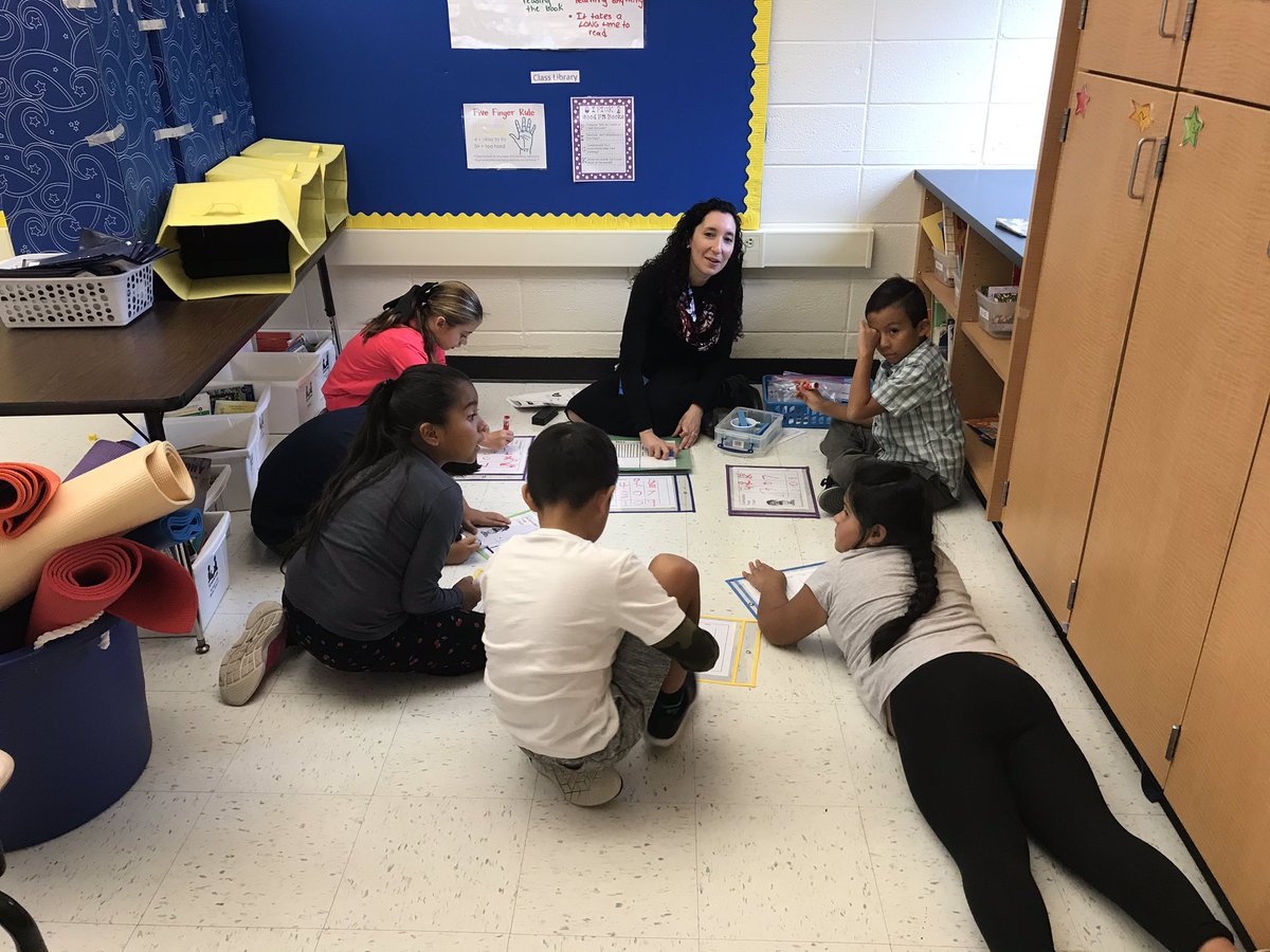 Ss worked in small groups this afternoon on subtraction with regrouping!! #coteachingrocks #targetedinstruction @FernHillES @MissBuonomo @MIF4Educators